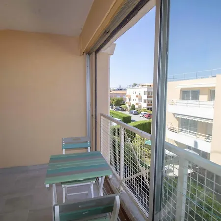 Nice 24 M Bright And Renovated With Terrace Fréjus