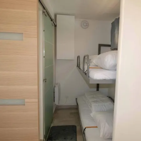 Nice 24 M Bright And Renovated With Terrace Fréjus